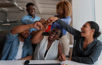 people-office-during-work-day (1)