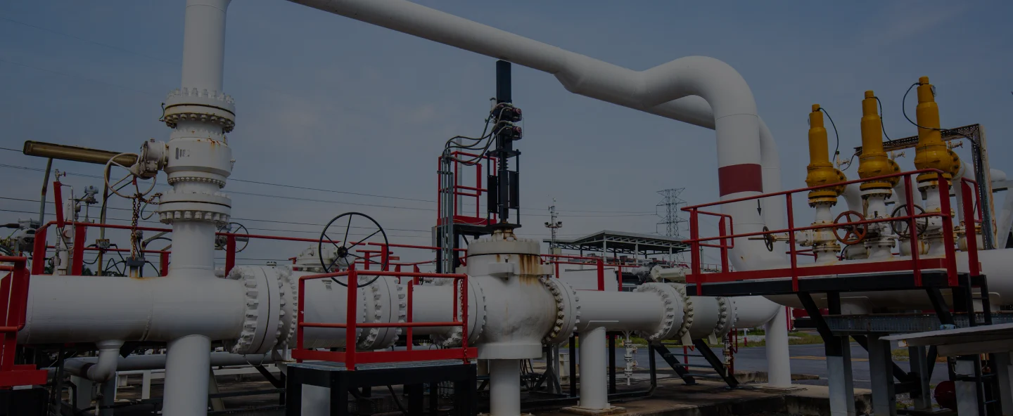 steel-long-pipes-pipe-elbow-station-oil-factory-refinery-petrochemistry-industry-gas-site-distillery